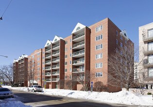 Towne Center in Des Plaines, IL - Building Photo - Building Photo