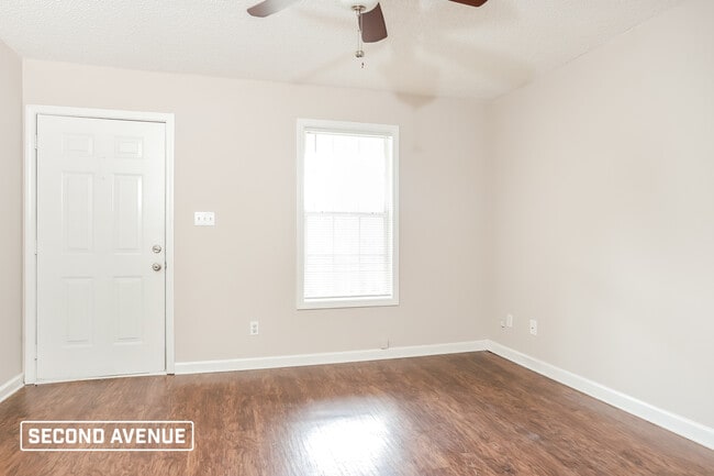 1402 N Hampton Dr in Hampton, GA - Foto de edificio - Building Photo