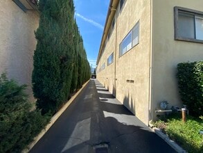 4439 Ocean View Blvd in Montrose, CA - Building Photo - Building Photo