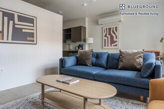 1955 129th Ave NE in Bellevue, WA - Building Photo - Building Photo