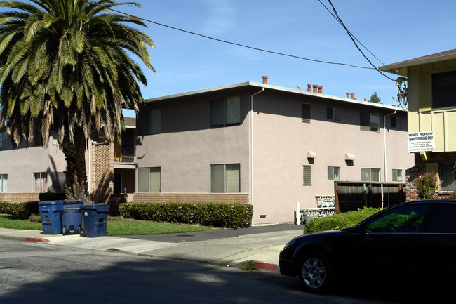 Oxford Court Apartments in Redwood City, CA - Foto de edificio - Building Photo