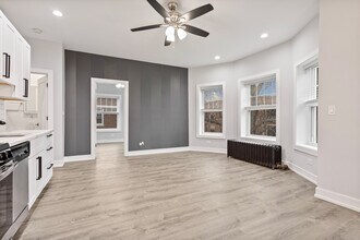1055 W Glenlake Ave in Chicago, IL - Building Photo - Building Photo