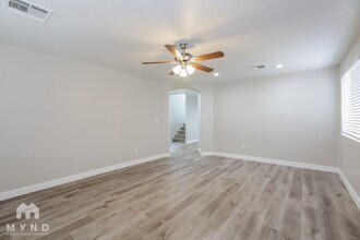 8152 Finch Feather St in Las Vegas, NV - Foto de edificio - Building Photo
