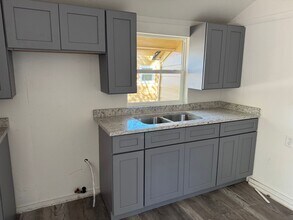 419 Peabody Ave in San Antonio, TX - Foto de edificio - Building Photo