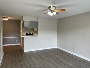 La Caliza in Houston, TX - Building Photo - Building Photo