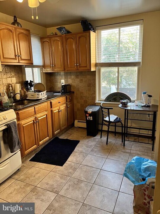 1220 Pine St in Philadelphia, PA - Building Photo