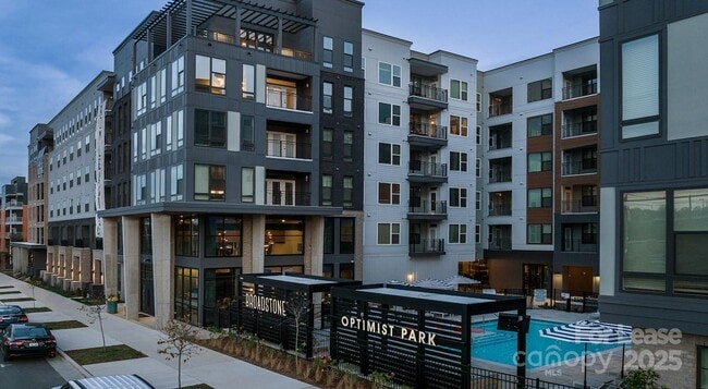 2010 N Brevard St in Charlotte, NC - Building Photo - Building Photo