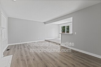 12340 NW McDaniel Rd in Portland, OR - Building Photo - Building Photo