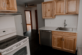 221 Mechanic St, Unit 2 in Leominster, MA - Building Photo - Building Photo