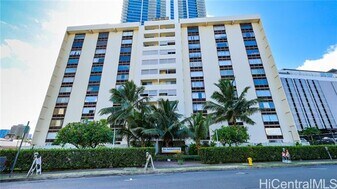 910 Ahana St in Honolulu, HI - Building Photo
