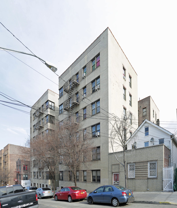 655 E 228th St in Bronx, NY - Building Photo