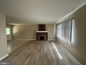 6221 Frontier Dr in Springfield, VA - Building Photo - Building Photo