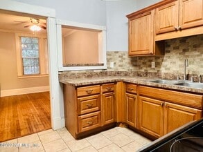 2308 College St in Jacksonville, FL - Foto de edificio - Building Photo