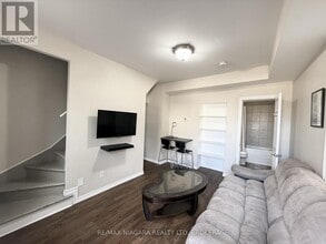4686 Zimmerman Ave in Niagara Falls, ON - Building Photo - Building Photo