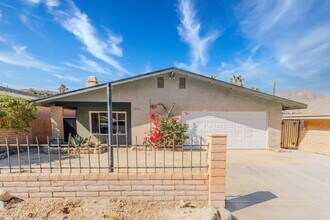 53385 Eisenhower Dr in La Quinta, CA - Building Photo - Building Photo