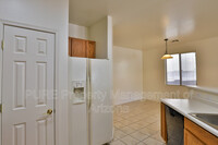 1136 E Nickleback St photo'