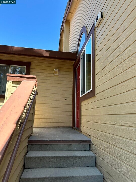 161 Tuscany Ct in Hercules, CA - Building Photo