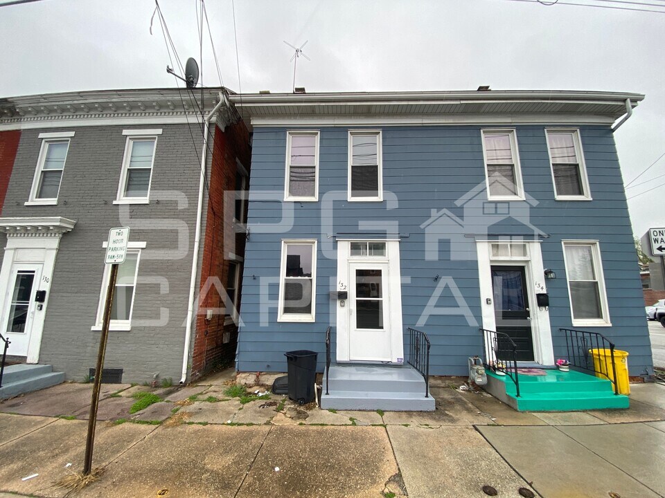 132 E Chestnut St in Hanover, PA - Building Photo