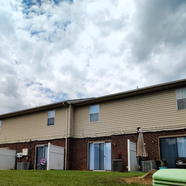 32 Ferguson Dr in Lynchburg, VA - Building Photo - Building Photo