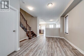 518 Coach Dr in Mississauga, ON - Building Photo - Building Photo