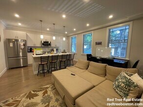 11 Mansfield St, Unit 1 in Boston, MA - Foto de edificio - Building Photo