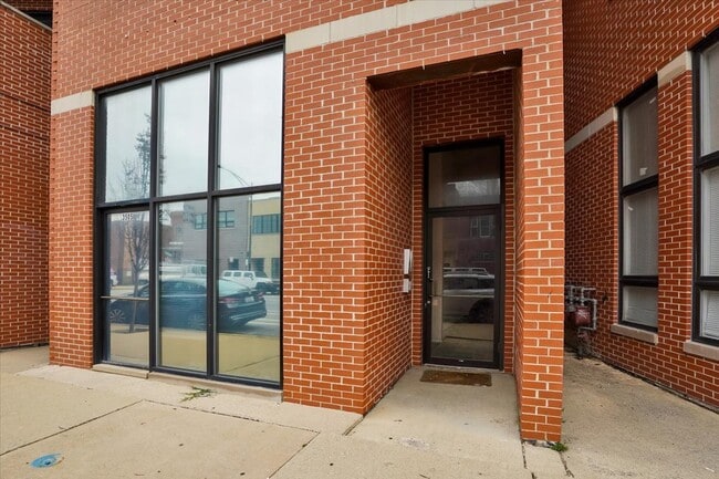 3505 N Elston Ave in Chicago, IL - Building Photo - Building Photo
