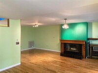 136 Winchester Dr in Yonkers, NY - Building Photo - Building Photo