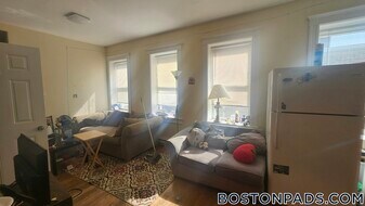 887 Huntington Ave in Boston, MA - Building Photo