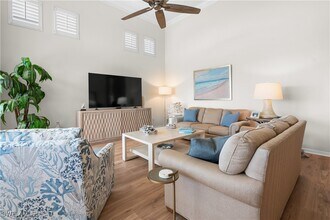 1540 Clermont Dr in Naples, FL - Foto de edificio - Building Photo