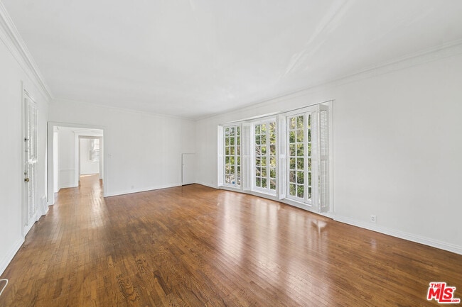 1284 S Beverly Glen Blvd in Los Angeles, CA - Building Photo - Building Photo