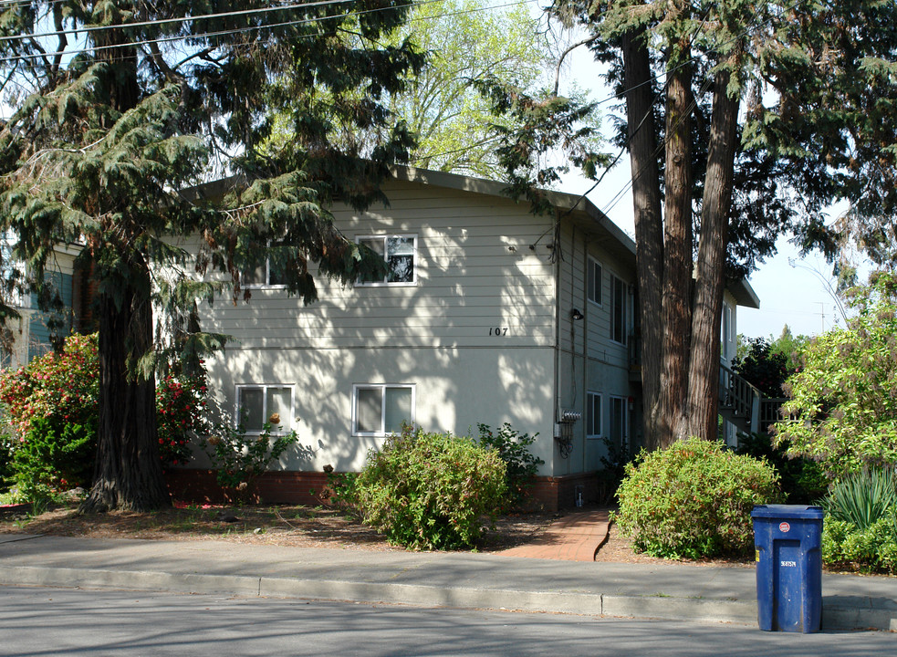 107 Fitch St in Healdsburg, CA - Building Photo