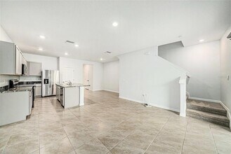352 Mangrove Shade Cir in Apollo Beach, FL - Building Photo - Building Photo