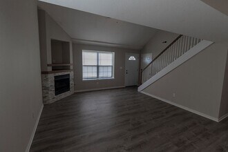 3306 Dove Dr in Columbia, MO - Foto de edificio - Building Photo