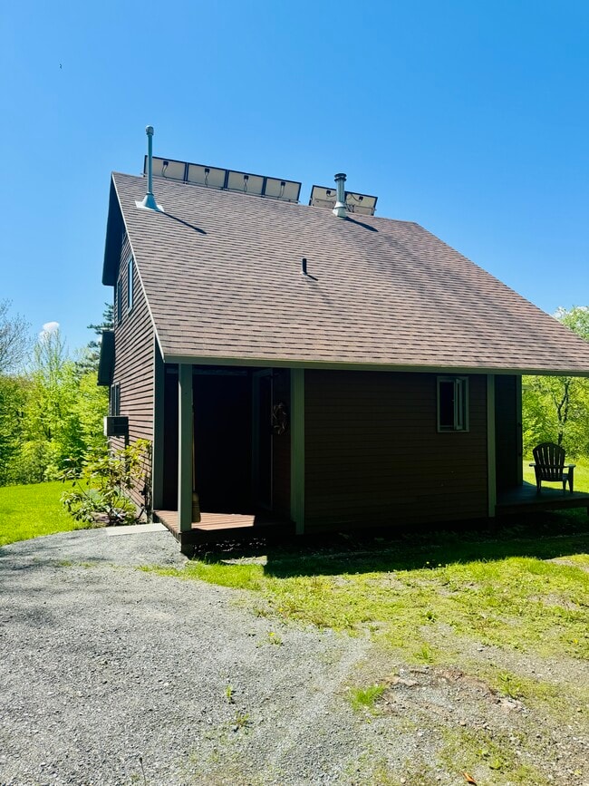 427 Solar Way Dr in Hyde Park, VT - Building Photo - Building Photo