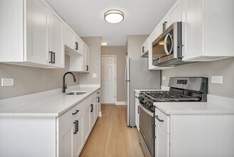 18 N Parkside Ave in Glen Ellyn, IL - Building Photo - Building Photo