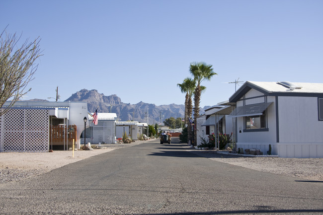 Chaparral Mobile Home Park in Apache Junction, AZ - Foto de edificio - Building Photo