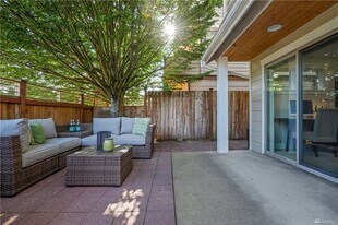 2044 NW 63rd St in Seattle, WA - Building Photo