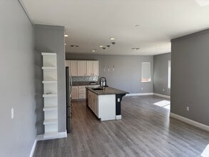 21161 Cabernet Dr in Patterson, CA - Building Photo - Building Photo