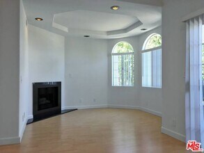 14430 Benefit St in Los Angeles, CA - Foto de edificio - Building Photo