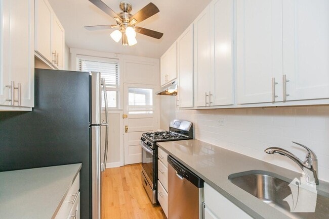 1916 W Winona St, Unit 1932-2 in Chicago, IL - Building Photo - Building Photo