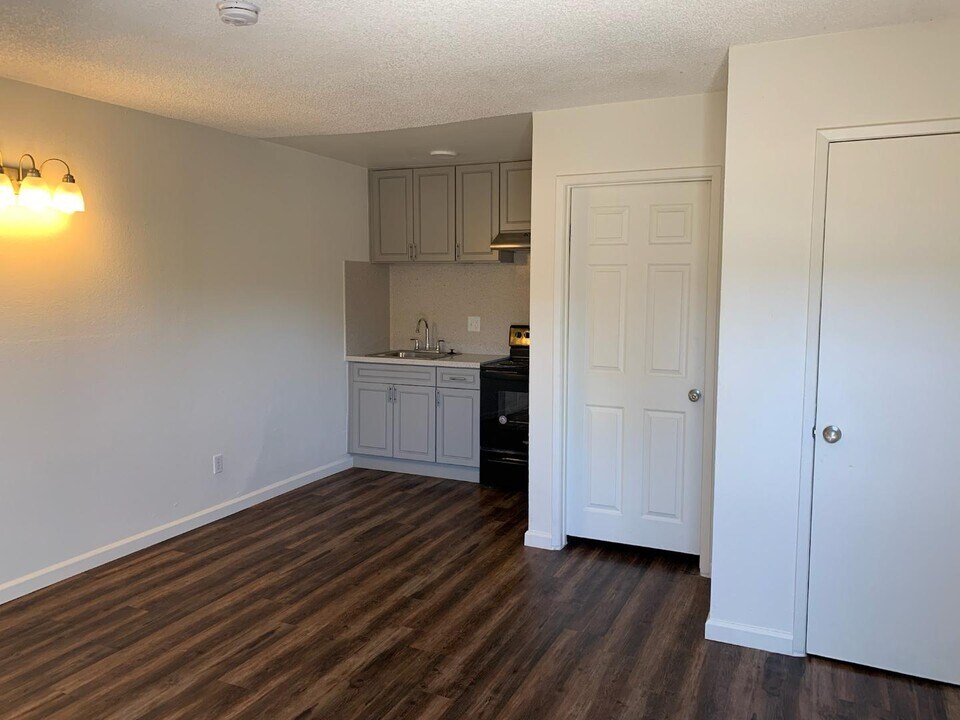 3855 Stobbs Way in Riverside, CA - Building Photo