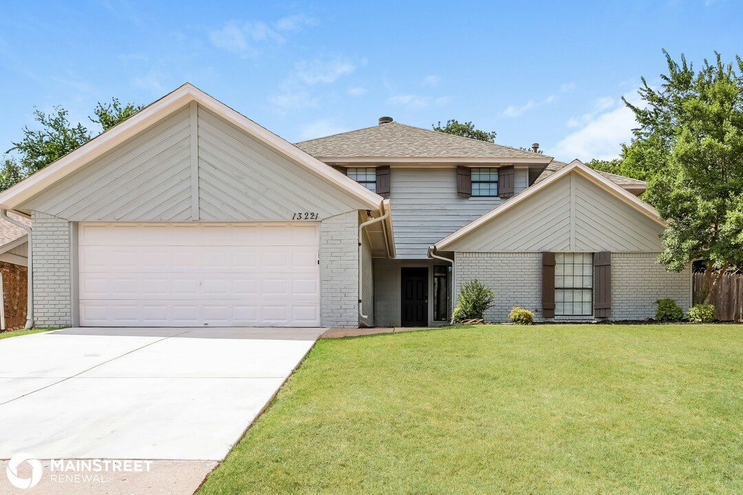 13221 Shady Tree Pl in Edmond, OK - Building Photo