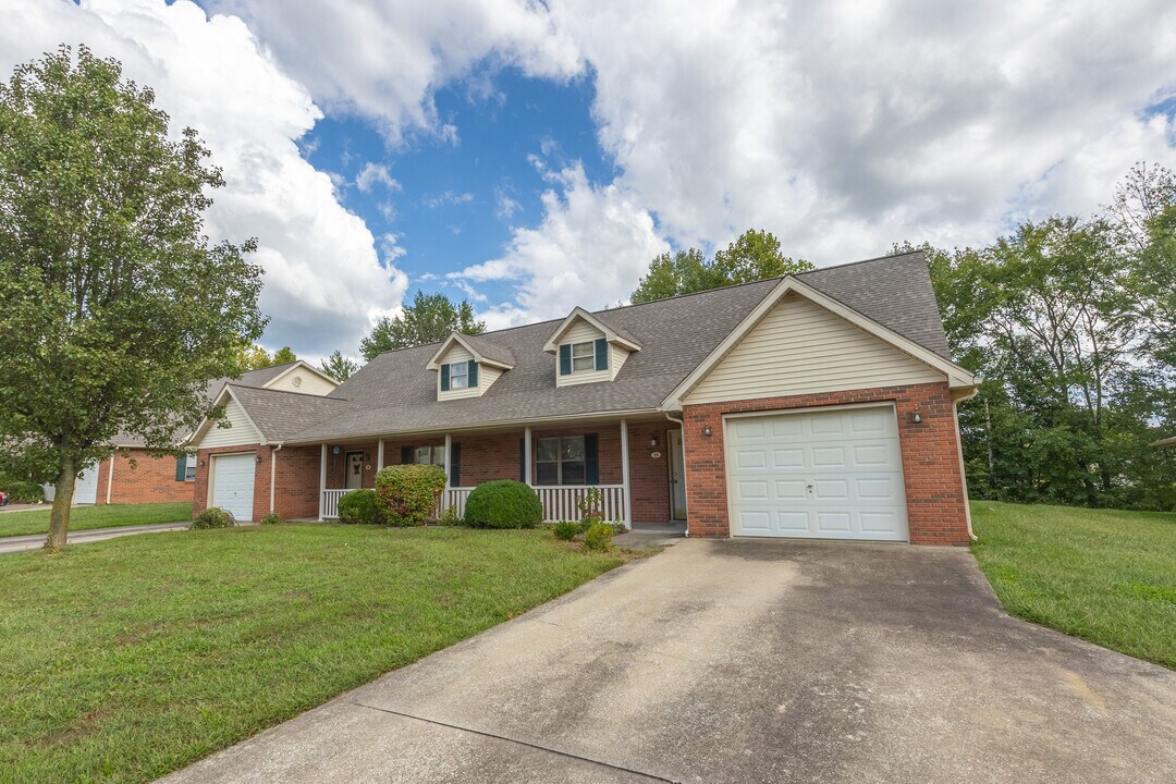 44 Arlington Ct in Jasper, IN - Building Photo