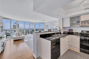 16699 Collins Ave, Unit 3308 in Sunny Isles Beach, FL - Building Photo - Building Photo