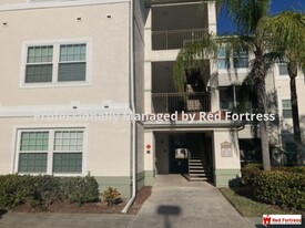 23660 Walden Center Dr-Unit -301 in Estero, FL - Foto de edificio - Building Photo