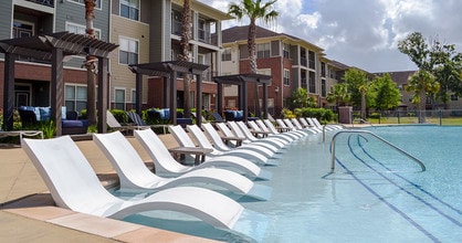 West M Apartment Homes in Lake Charles, LA - Building Photo - Building Photo