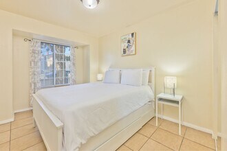 414 E Balboa Blvd in Newport Beach, CA - Building Photo - Building Photo