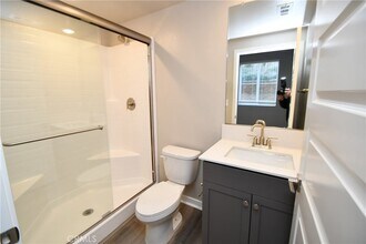 1487 Skyline Ln in Los Angeles, CA - Foto de edificio - Building Photo