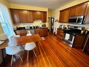 24 Cherry St in Somerville, MA - Building Photo - Building Photo