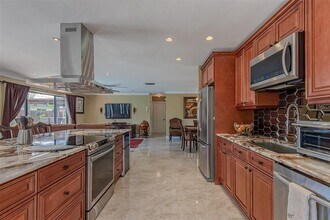 300 SE 7th St in Pompano Beach, FL - Foto de edificio - Building Photo